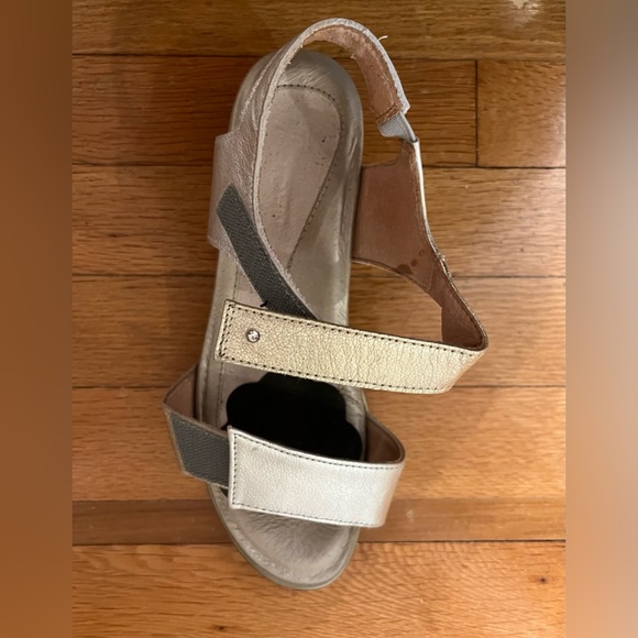 Silver/Gold Sandal - Picture 8 of 9